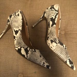 BNWOB - Torrid snake skin pumps